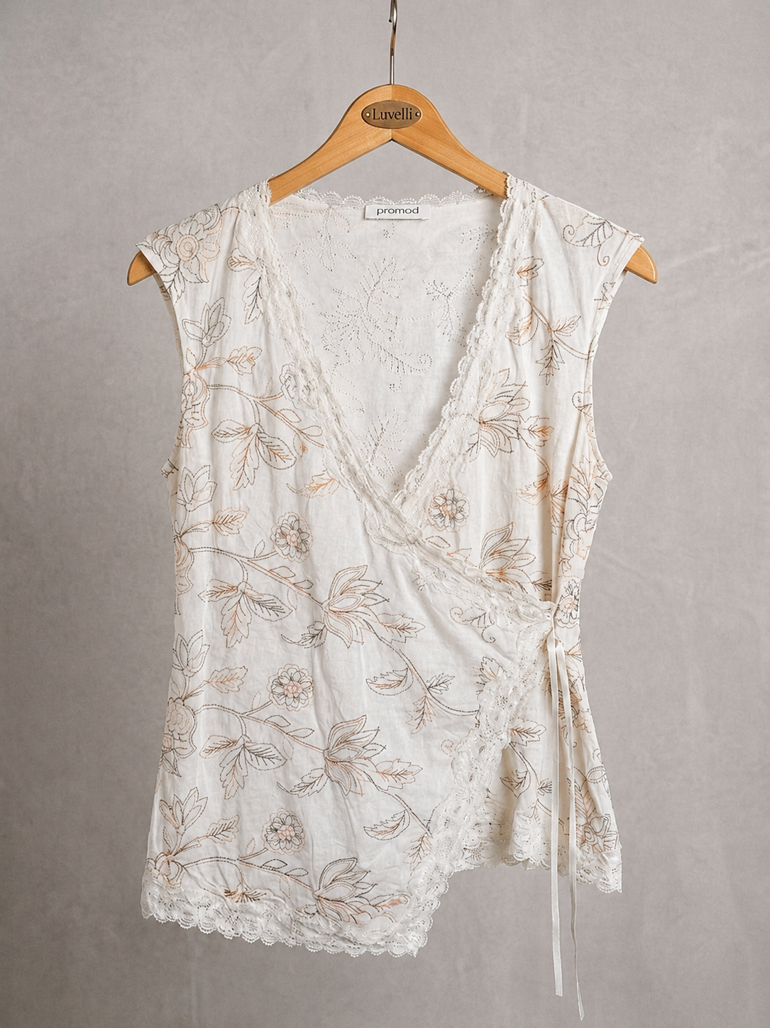 Top de Atar com Renda e Padrão Floral