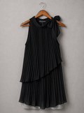 Vestido Curto Plissado com Laço
