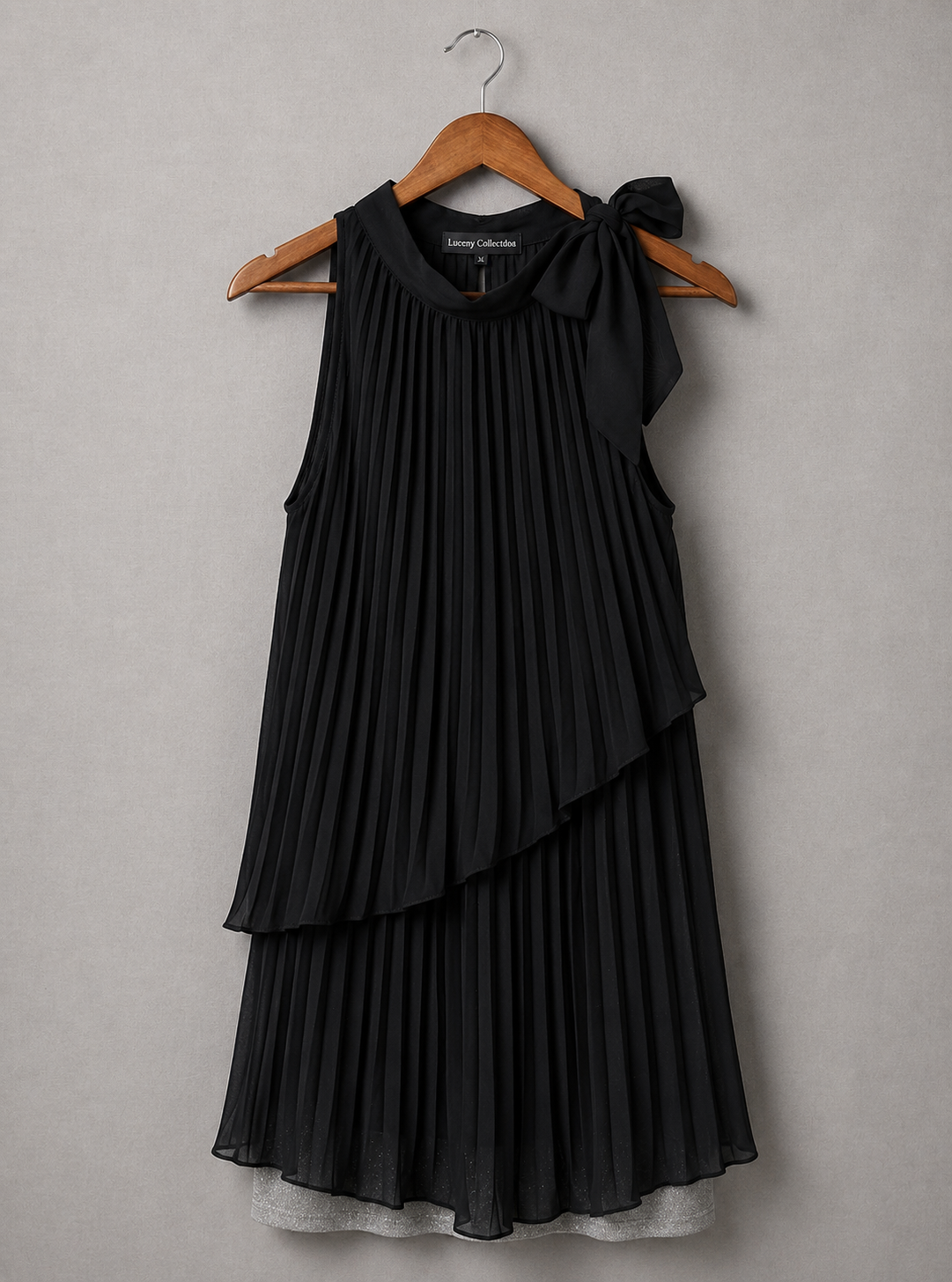 Vestido Curto Plissado com Laço