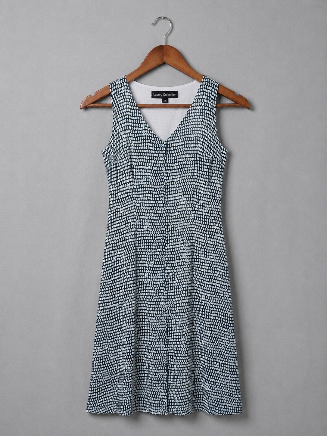 Vestido Preto e Branco com Decote em V